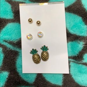 Pineapple earring set!